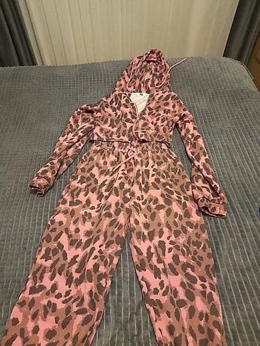 Tulumlar: Qadın kombinezonu – kapüşonlu, leopard naxışlı - Model: Uzunqol, tam — 1