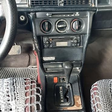 diffuser satisi: Mercedes-Benz 190 (W201): 2 l | 1990 il Sedan — 5