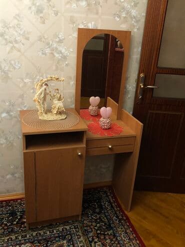 трюмо с зеркалом: Трюмо — 1