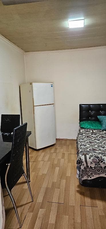 Kirayə üçün kiçik, səliqəli mənzil/otaq. Planlama və mebel: - 1 yataq