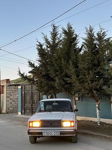 renault dacia logan: Lada 2107, ağ rəng, sedan gövdə. - Nömrə: 10-CL-232 - Kuzov: 4 qapılı — 9