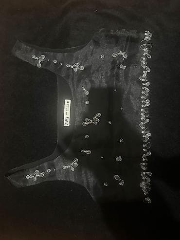 Zara 
Сатиновый топ со стеклярусом 
Размер М
120 azn