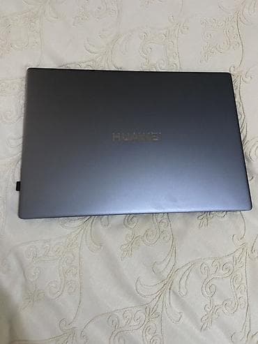 Huawei noutbuk - Korpus: metalik boz rəng, yığcam və nazik dizayn -