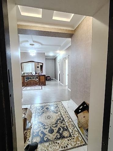 Paltar tikişi: Geniş və zövqlü tərtibatlı mənzil interyeri. Girişdə mərmər naxışlı — 4