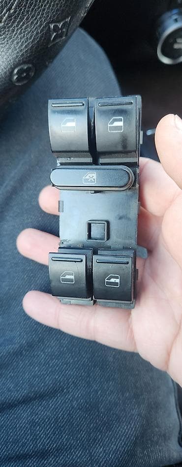 Volksvvagen Touaregin qapi knopkalari.İdeal veziyyetde.Rengide