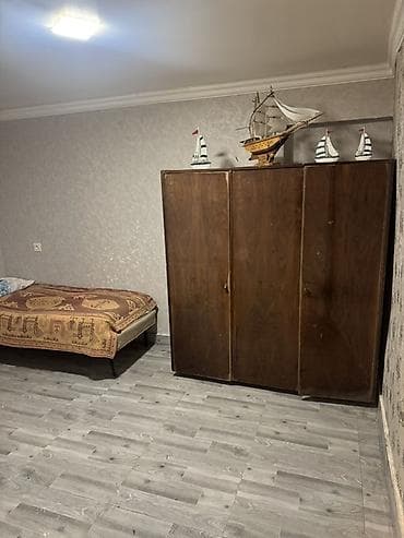 i̇kinci el: 3otaqlı studiya tipli mənzil/interyer. - Zal-hissə: divan, 2 ədəd — 6