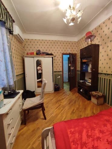 kiraye ev qarayevde: 28 may metrosunun yaxınlığında 4 mertebeli binanın 3-cü mərtəbəsində — 2