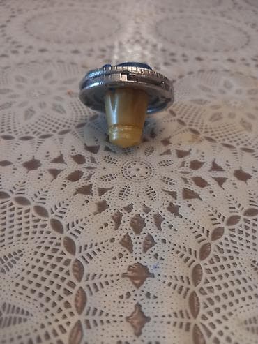 Beyblade tipli döyüş fırlanan oyuncağın üst hissəsi (təkmilləşdirilmiş