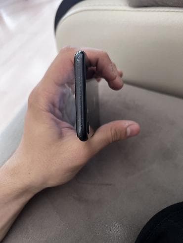 IPhone SE 2020, Qara — 3