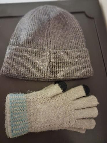 Игрушки: Qış dəsti – papaq və əlcək
2si bir arada 7manat — 1