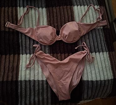 Toy paltarları və aksesuarları: Çimərlik paltarını yanlızca əyində oturub oturmamağına baxmaq üçün — 1