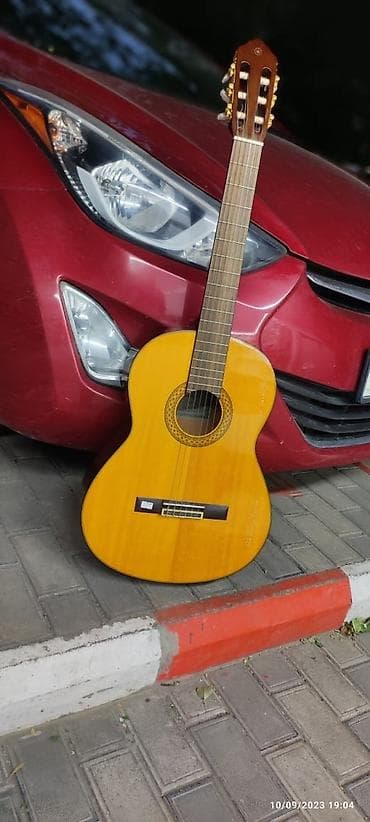 Гитары: Yamaha C80 üstü Spruce və təbii örtüklü 6 Simli Klassik gitaradır — 1