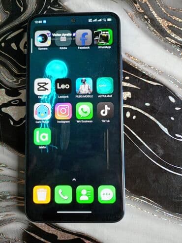 Xiaomi Redmi smartfon - Model: Redmi (arxa qapaqda “Redmi” loqosu) -