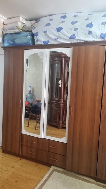 dolab skaf: 4 qapili dolab 90azn. Tecili cixmalidir. Unvan Yeni Yasamal. *N17 — 1