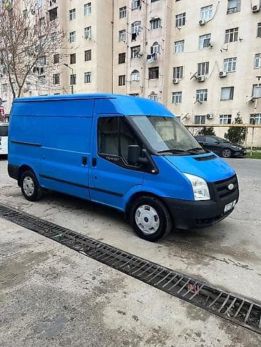 ford masin: Yükdaşıma üçün praktik və geniş mavi yük furgonu. fort tranzit təmiz — 2