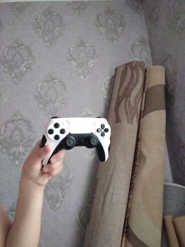 Xbox Series X: Məhsul: Oyun kontrolleri (ağ-qara) Təsvir: - İki analoq çubuq, D-pad — 2