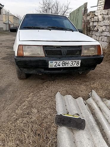 cruze disk teker: LADA 2109 (hatchback), ağ rəng. Xüsusiyyətlər: - Kuzov: 5 qapılı — 2