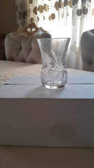 столешница из стекла: Şüşə məmulatları dəsti - Yaşıl və şəffaf tonların keçidi ilə — 3