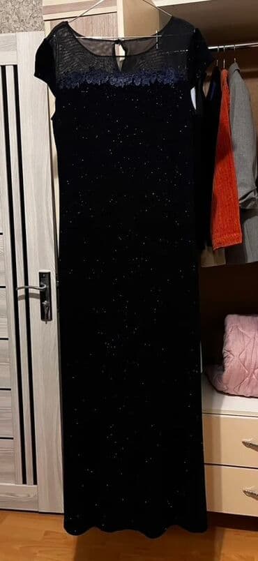 Ziyafətlər və xüsusi tədbirlər üçün nəzərdə tutulmuş tund goy rəngli