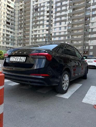 ucuz aftamabil: Skoda Rapid, qara rəng, sedan gövdə. Texniki və komfort — 3