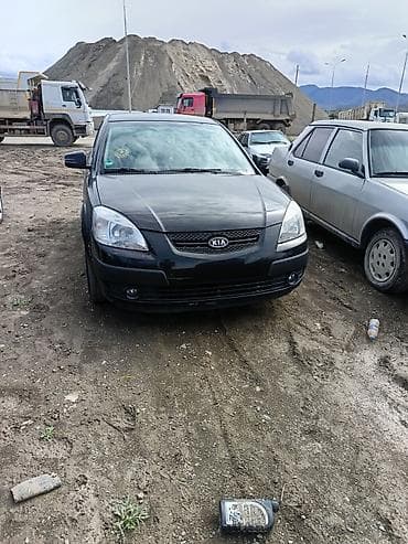 yan guzguler: Kia Rio: 1.4 l | 2006 il Hetçbek — 1