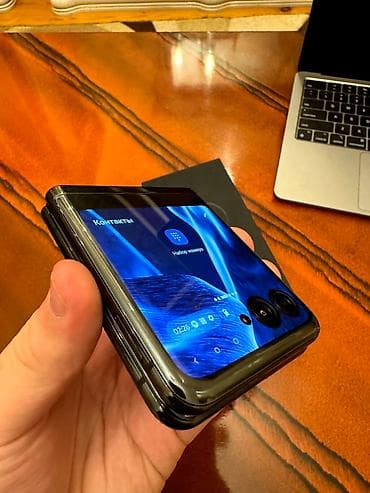 motorolla v8: Motorola Razr 40 Ultra, 256 GB, rəng - Qara, Zəmanət, Sensor, Barmaq izi — 4