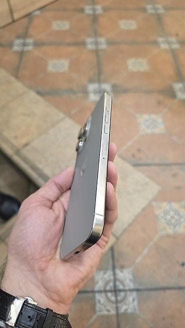 Elektronika: IPhone 16 Pro Max, 256 GB, Natural Titanium, Face ID — 2