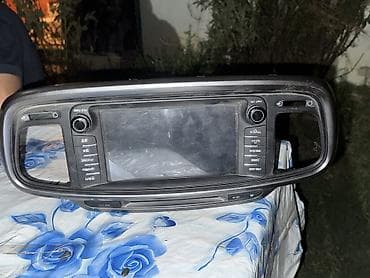 a 52 plata: Kia üçün orijinal multimedia/radionaviqasiya bloku və ön panel Model — 1