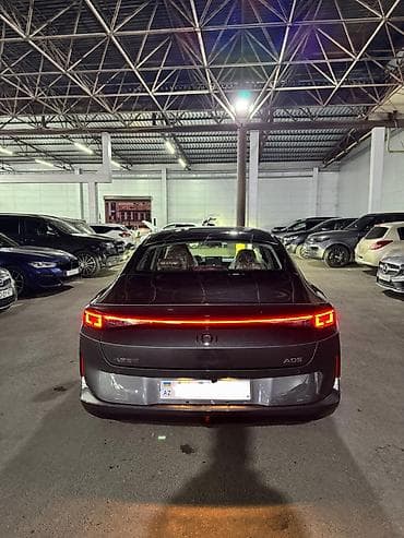 nur avto: Elektrik sedan – Leapmotor C01 (arxa hissədə “C01 EREV/AD5” işarələri — 2