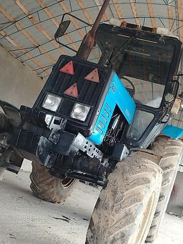 Belarus MTZ traktoru Texniki xüsusiyyətlər: - Güclü dörd silindrli