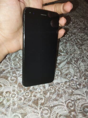 Qara rəngdə smartfon (Huawei Y6) Xüsusiyyətlər: - Ön tərəfdə sensor