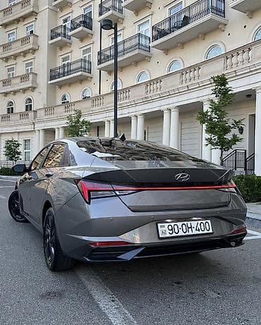 sedan avtomobil: Hyundai Elantra: 2 l | Sedan — 8