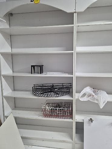 Mağaza üçün vitrin və rəf avadanlıqları komplekti. Komplektə — 4