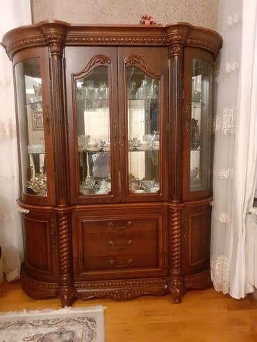 işlənmiş vitrinlər: Qolka Vitrin - Material: massiv ağac, tünd qoz rəngi - Dizayn: oymalı — 1