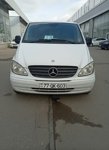 Mercedes-Benz yük furgonu - Korpus: ağ rəng, ön hissədə Mercedes