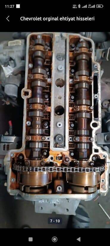 Chevrolet avtomobilinin mühərrik hissəsi. Mühərrikdə val və zəncir