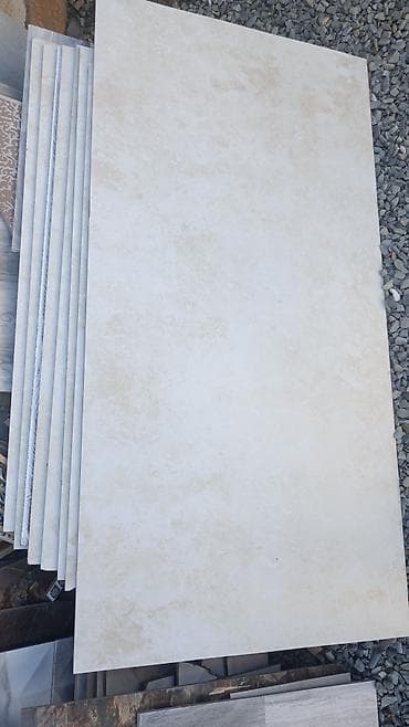 Keramik plitə – iri ölçü - Rəng/naxış: açıq bej, təbii daş effektli