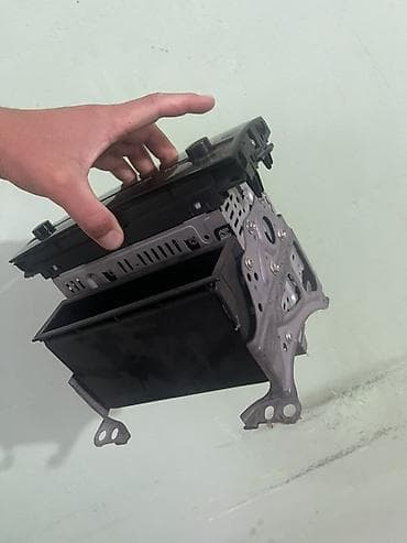 iphone 7 plus 2 el: Toyota orijinal avtomobil maqnitafonu (head unit) – ikiqat DIN ölçülü — 2
