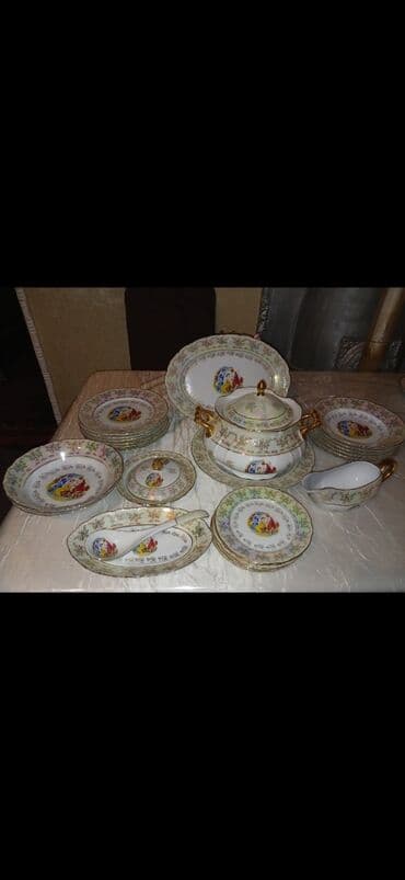 вазы из цветного стекла: Обеденный набор, цвет - Белый, Фарфор, Чехия — 1