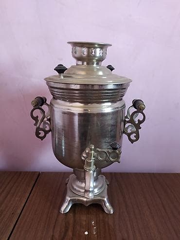 Klassik metal samovar - Material: parlaq metal korpus, dekorativ oyma