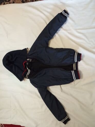 Uşaq üçün kapüşonlu gödəkçə - Rəng: tünd göy (navy) - Dizayn: idman