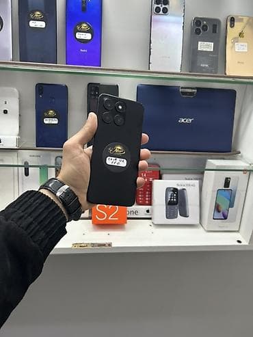 Honor x6A ideal vezyetde hec bir problemi yoxdu 128 yadaş 6 ram+6 =12