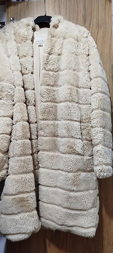 off white prsluk: Hər biri S-M ölçü. Əla vəziyyətdə. Təcili satılır — 2