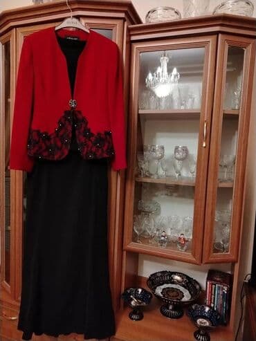 yupka kofta modelleri 2022: Brend: Çözgü Dəst: qara uzun paltar + qırmızı jaket - Jaket: qırmızı — 2