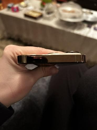 dubayski iphone 13: IPhone 14 Pro, 256 GB, Qızılı, Face ID — 2