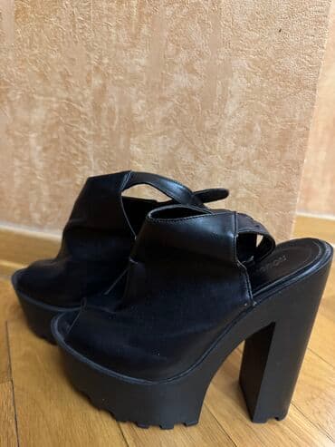 женские бежевые замшевые туфли: Туфли, Размер: 36, цвет - Черный, Б/у — 1