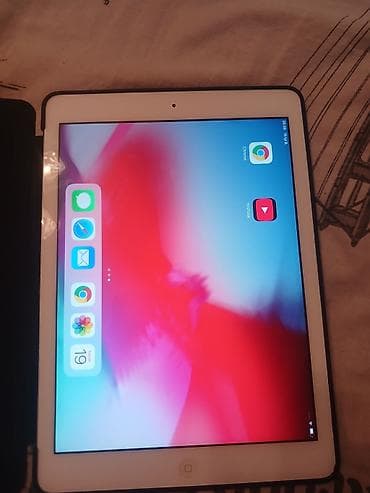 ipad klaviatura: Apple iPad (Model A1475) – 9.7" Xüsusiyyətlər: - Ekran: 9.7" Retina — 1