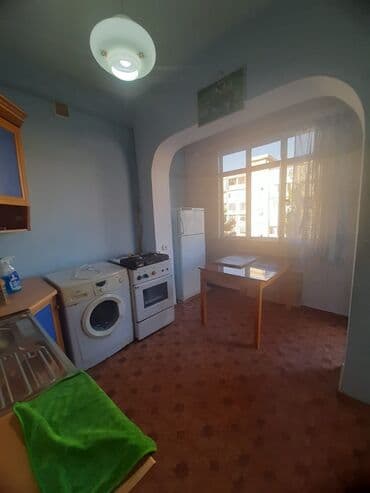 bakıxanov qəsəbəsi kiraye: Satılır: işıqlı, geniş zal otağı Bakıxanovda İcranın arxasında 7/9 — 12