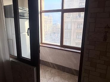 lenkeranda satisda olan evler: Mənzil Nərimanov rayonu, Heydər Əliyev prospekti, saat olan bina ilə — 7