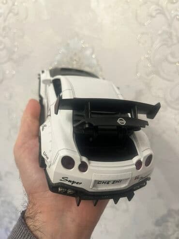 oyun kartları: Yarış üslublu oyuncaq maşın modeli - Korpus: ağ-qara rəng sxemi — 3